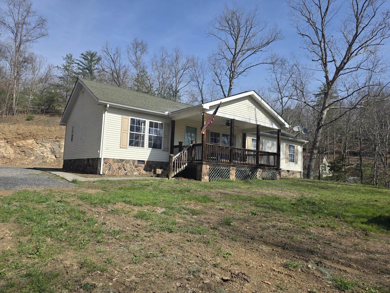 137 King Henry Cir - Photo 1