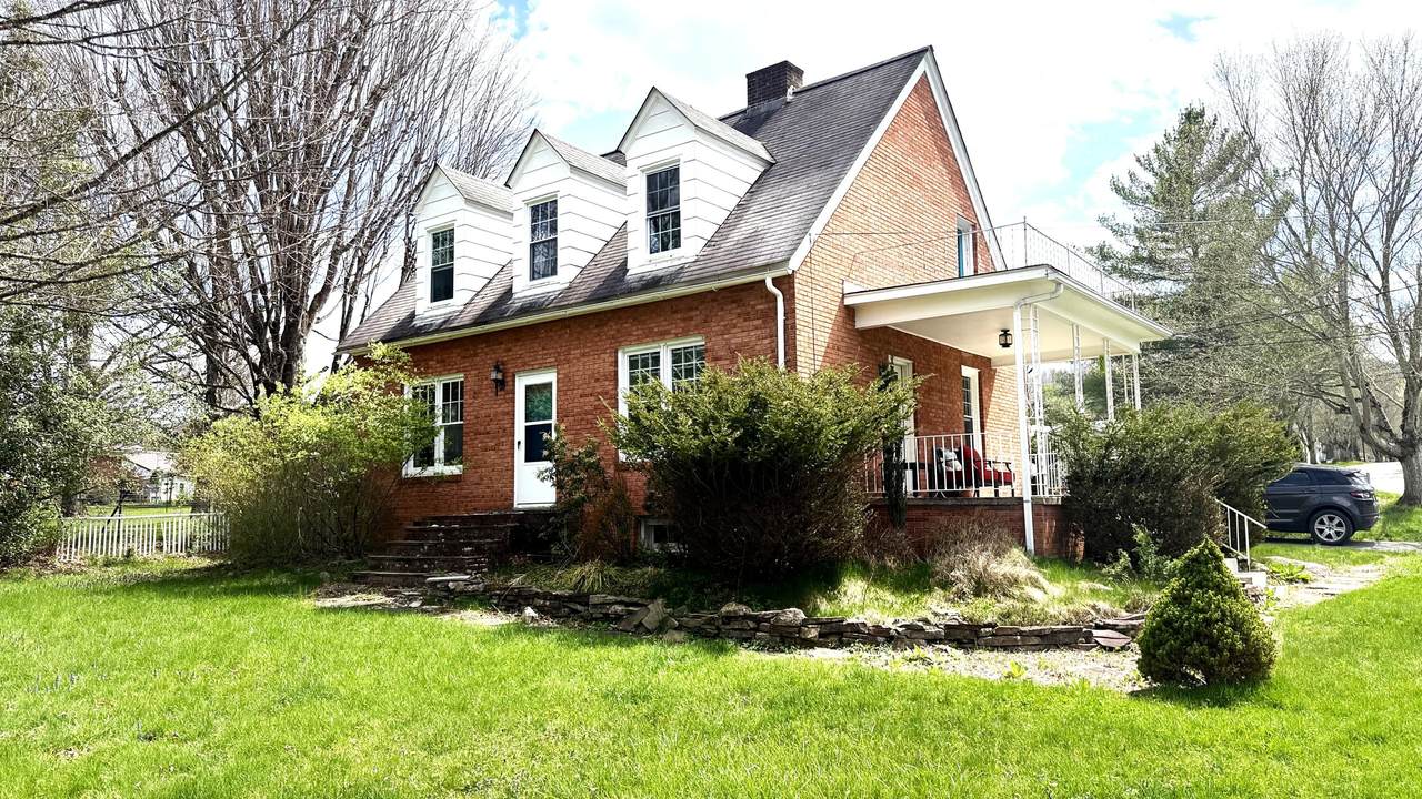 826 Huntersville Rd - Photo 1