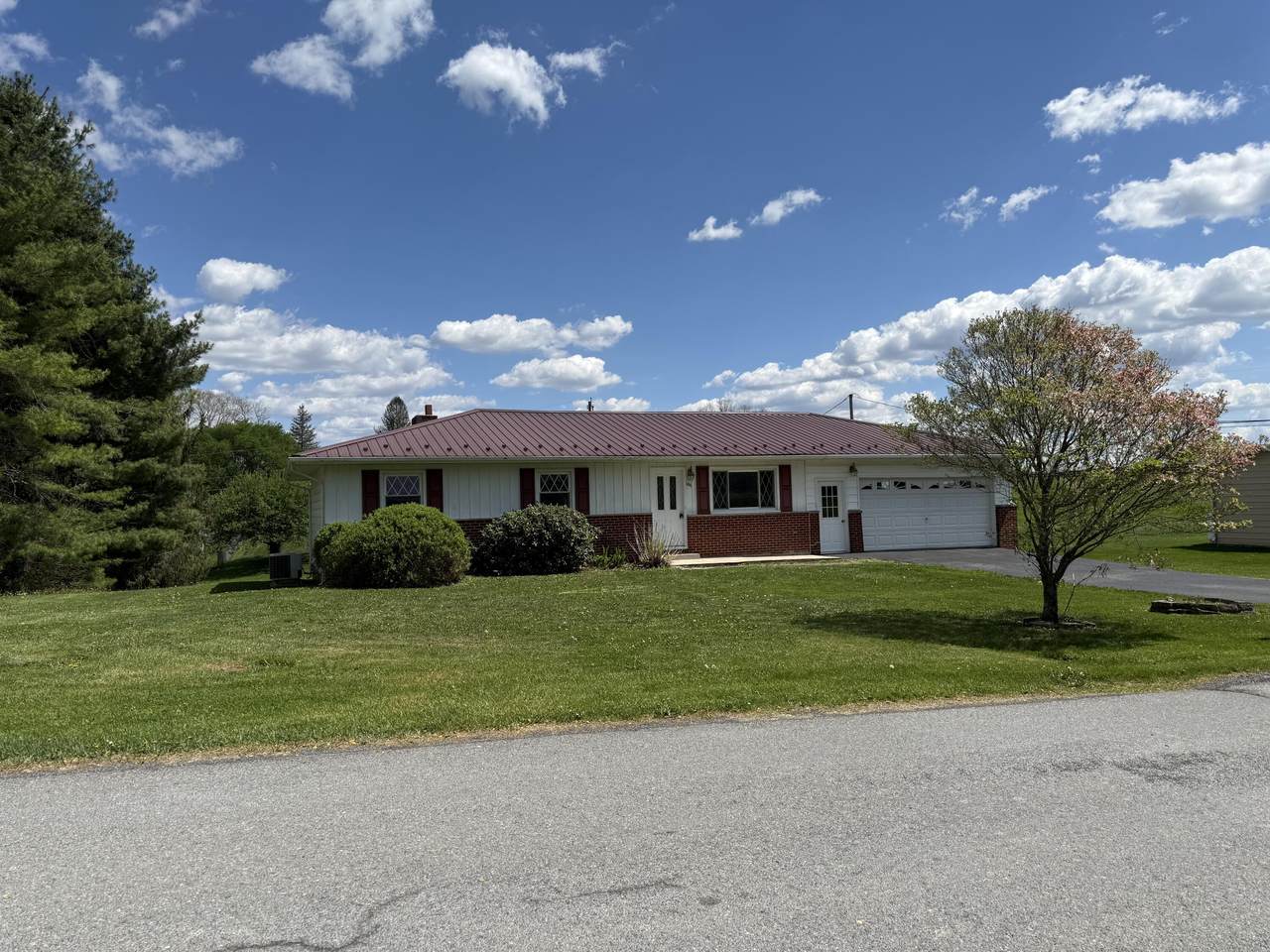 144 Twin Maple Ln - Photo 1