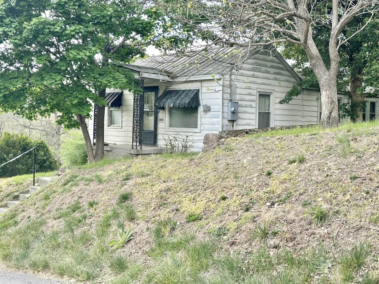 1003 College St - Photo 1