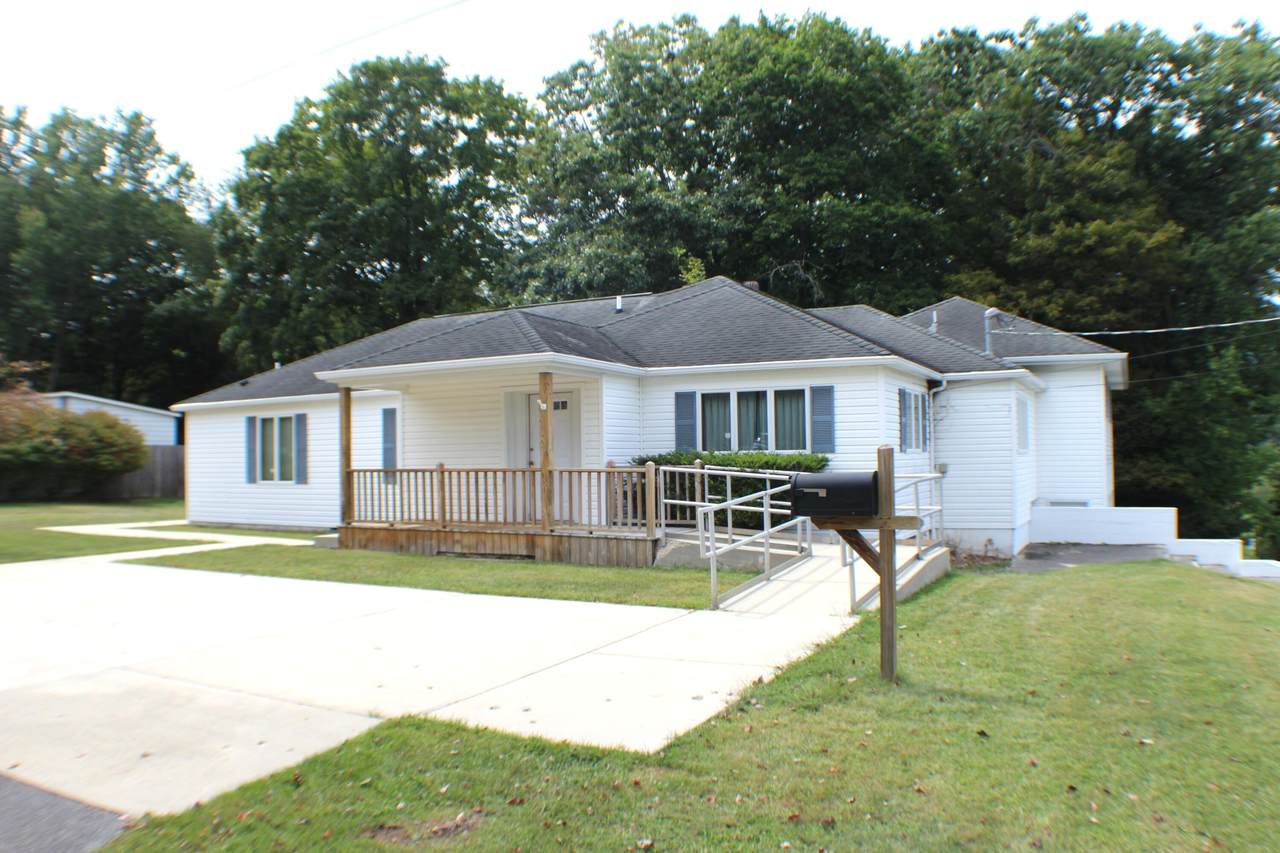 818 13th Ave - Photo 1