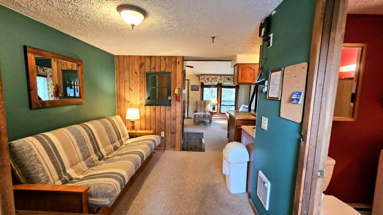 https://bt-photos.global.ssl.fastly.net/greenbrier/1280_boomver_1_26-536-2.jpg