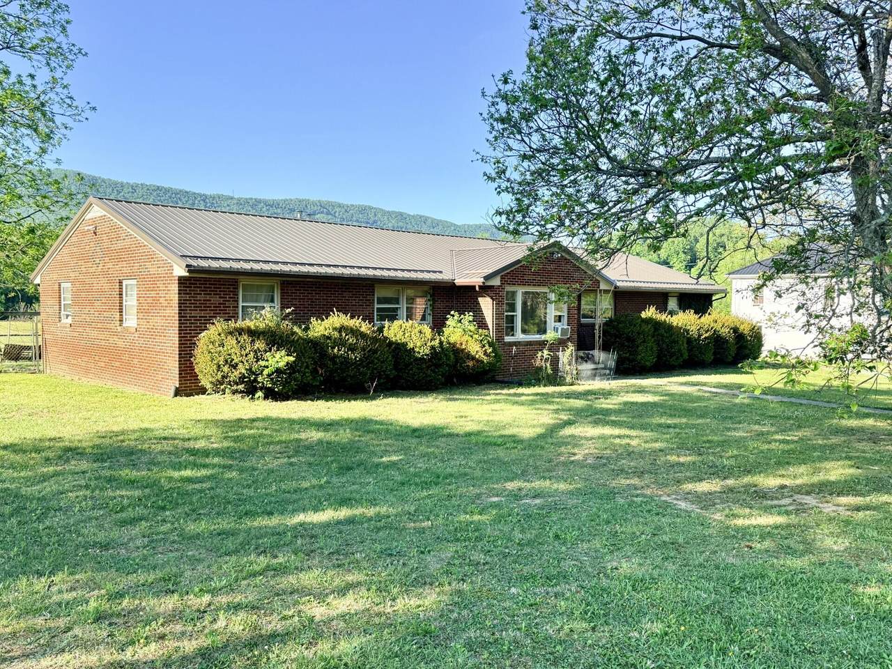 2088 Seneca Trl - Photo 1