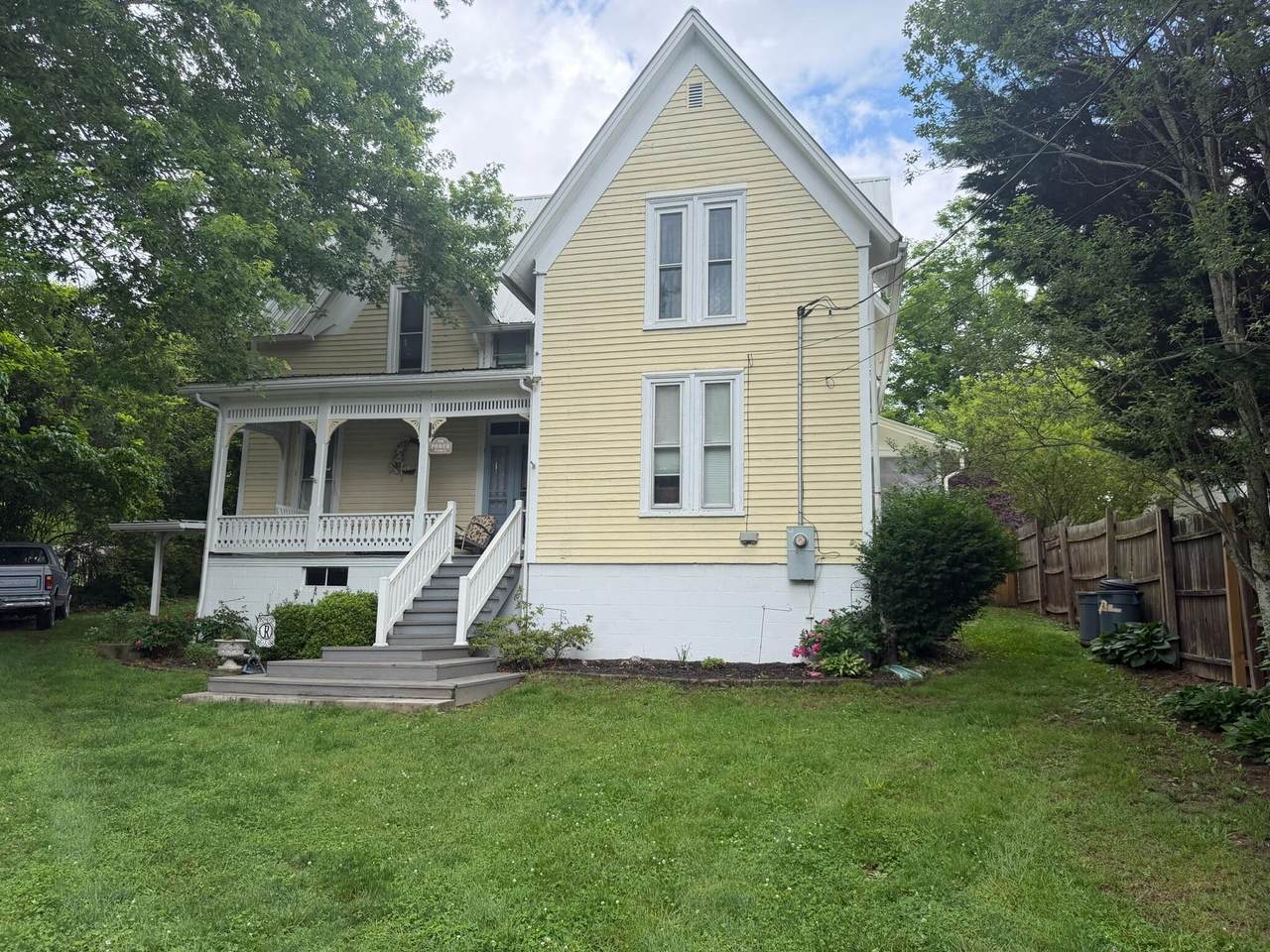 283 Webster St - Photo 1