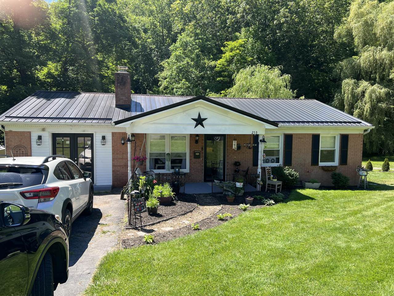 253 Valley Drive - Photo 1
