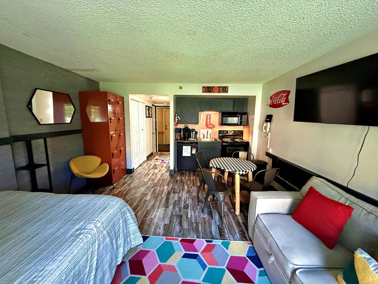 https://bt-photos.global.ssl.fastly.net/greenbrier/1280_boomver_1_26-695-2.jpg