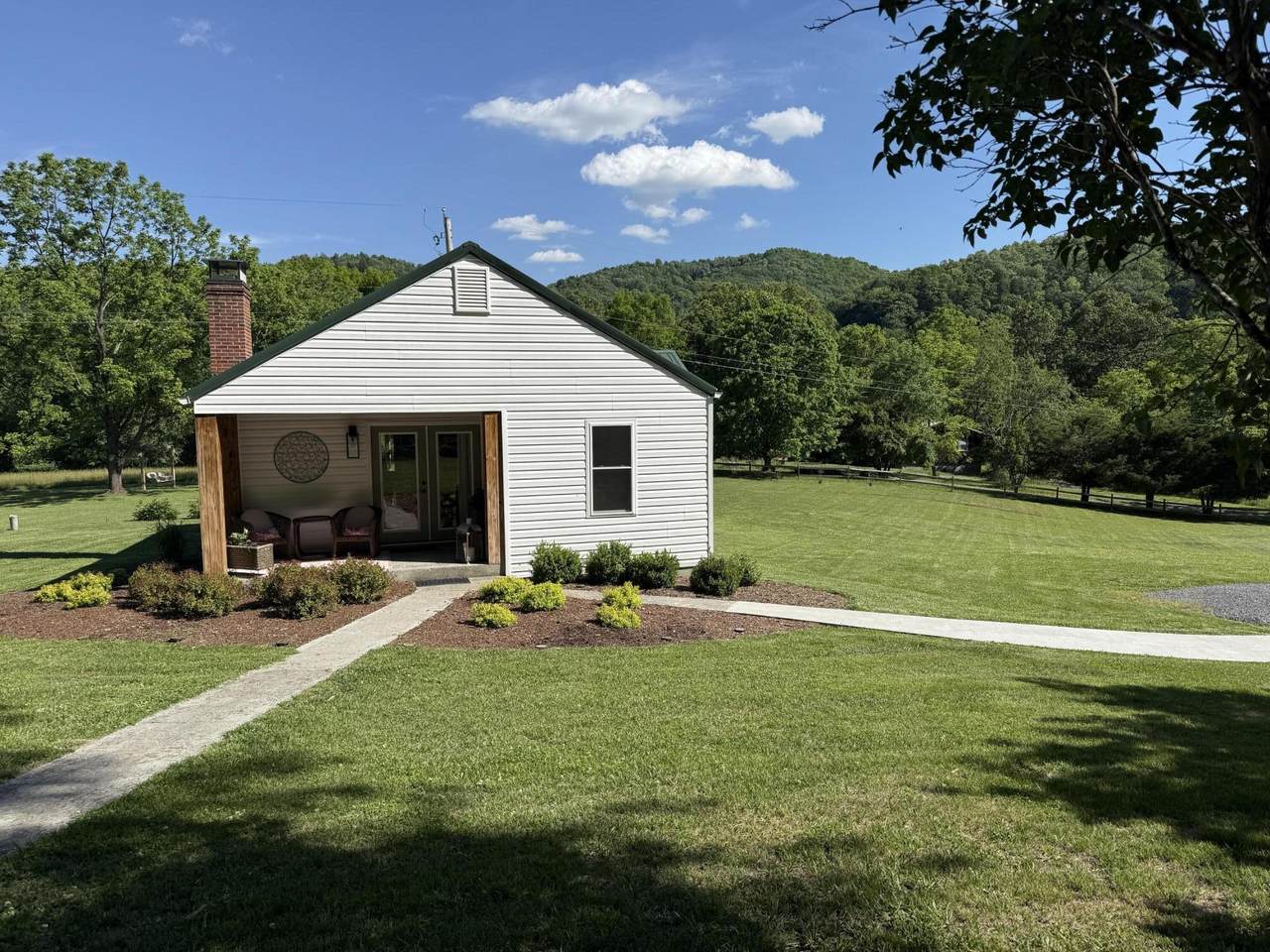 https://bt-photos.global.ssl.fastly.net/greenbrier/1280_boomver_1_26-700-2.jpg