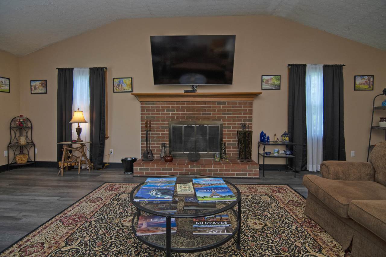 https://bt-photos.global.ssl.fastly.net/greenbrier/1280_boomver_1_26-701-2.jpg