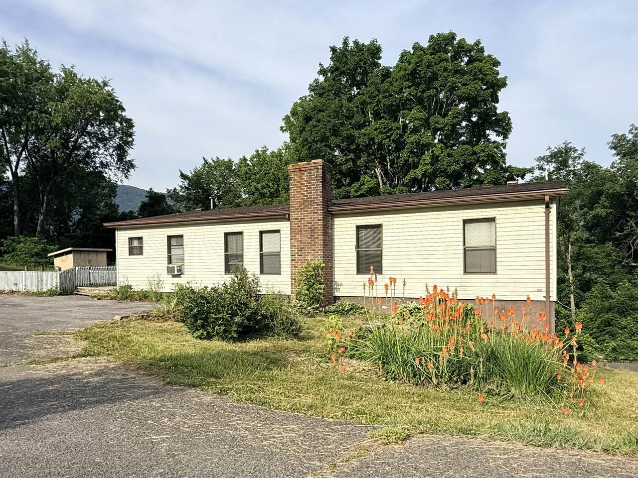 411 Riverside - Photo 1