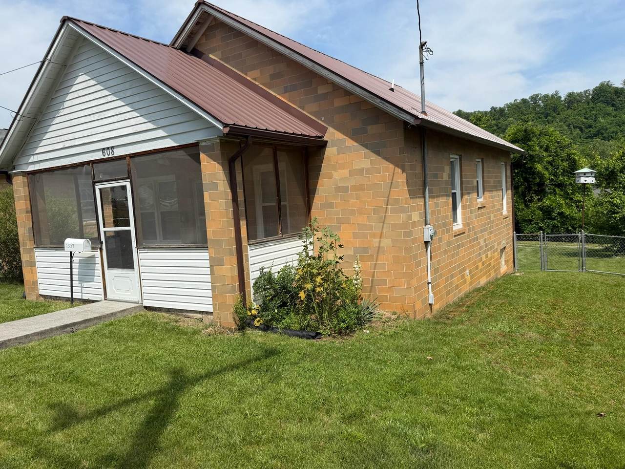 1337 Main St - Photo 1