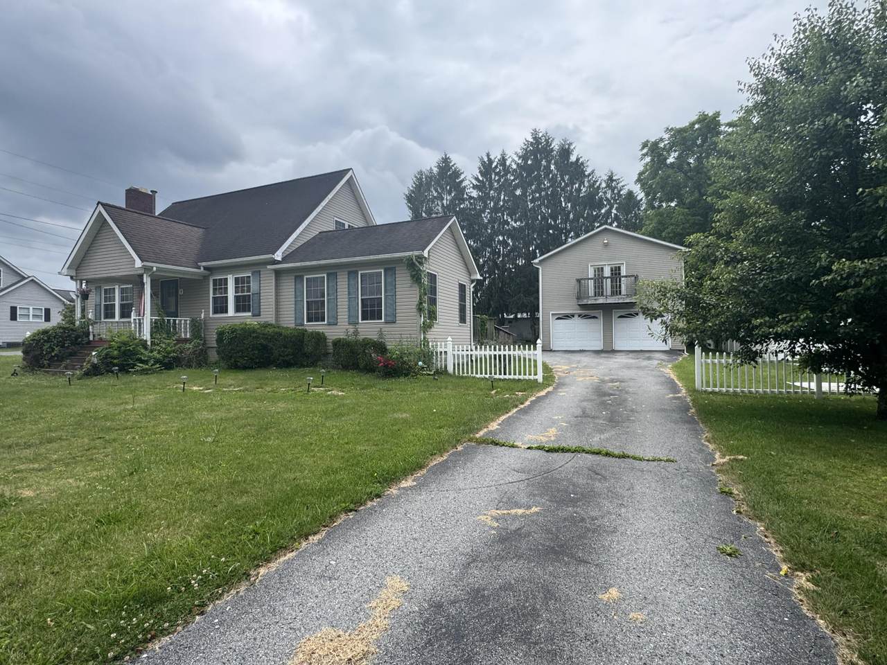 211 Crescent Rd - Photo 1