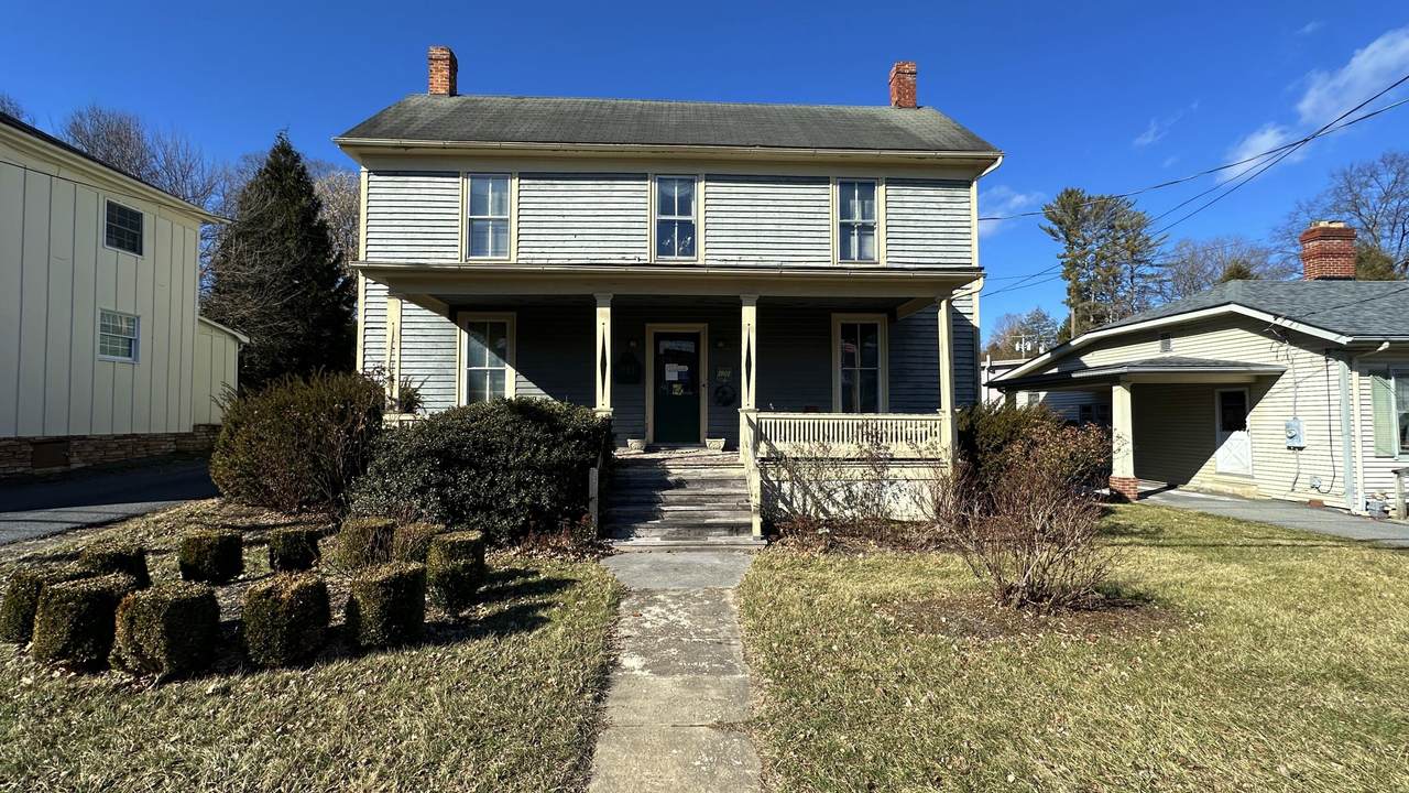 921 Court St N - Photo 1