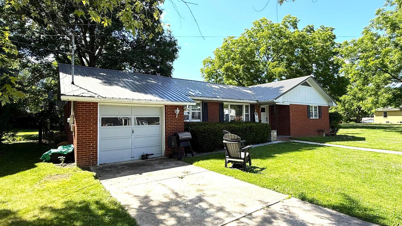 818 15th - Photo 1