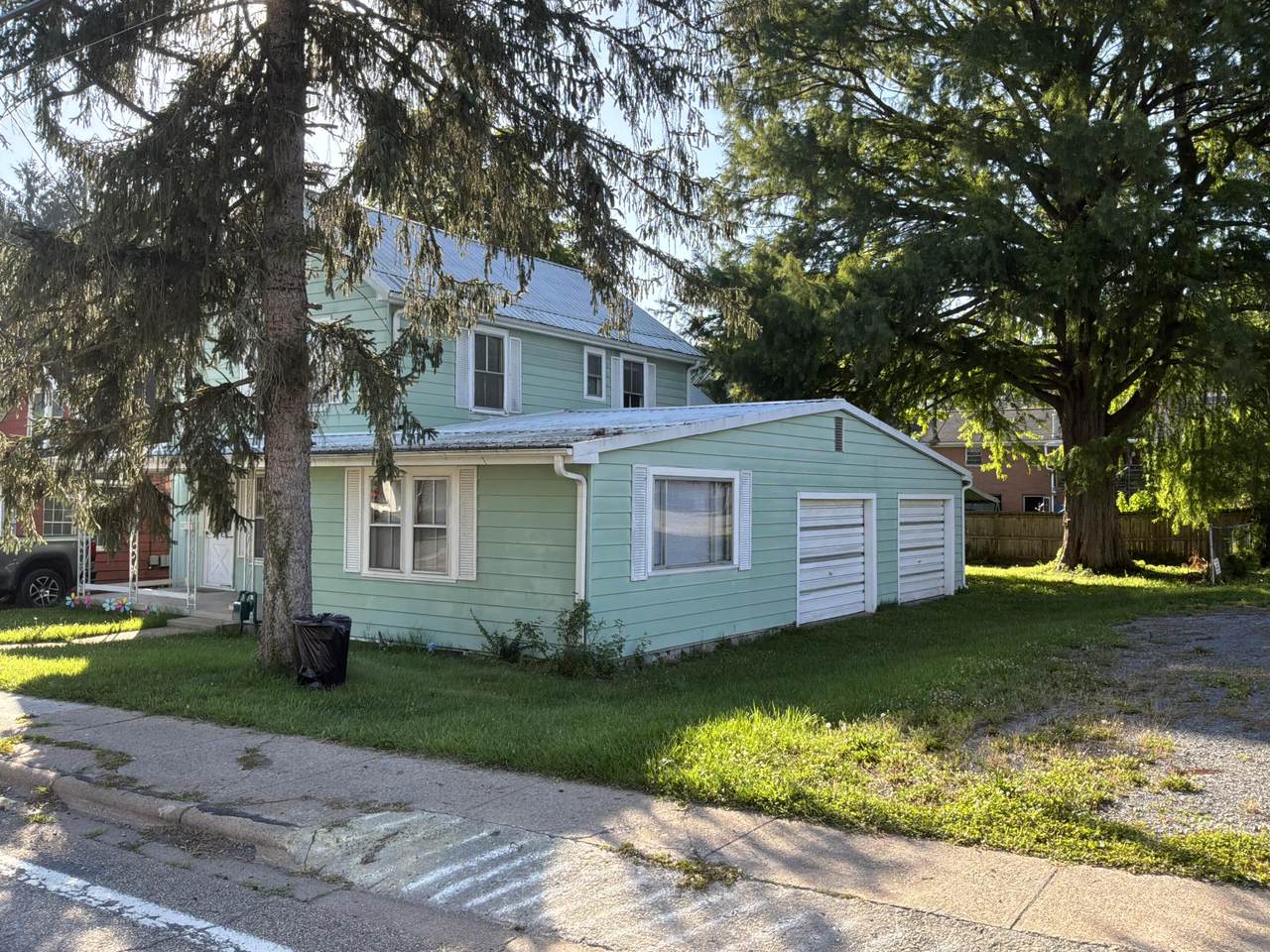 620 Greenbrier Ave - Photo 1