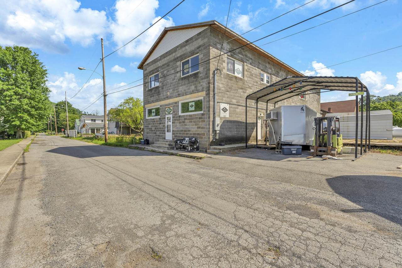 211 8th St - Photo 1