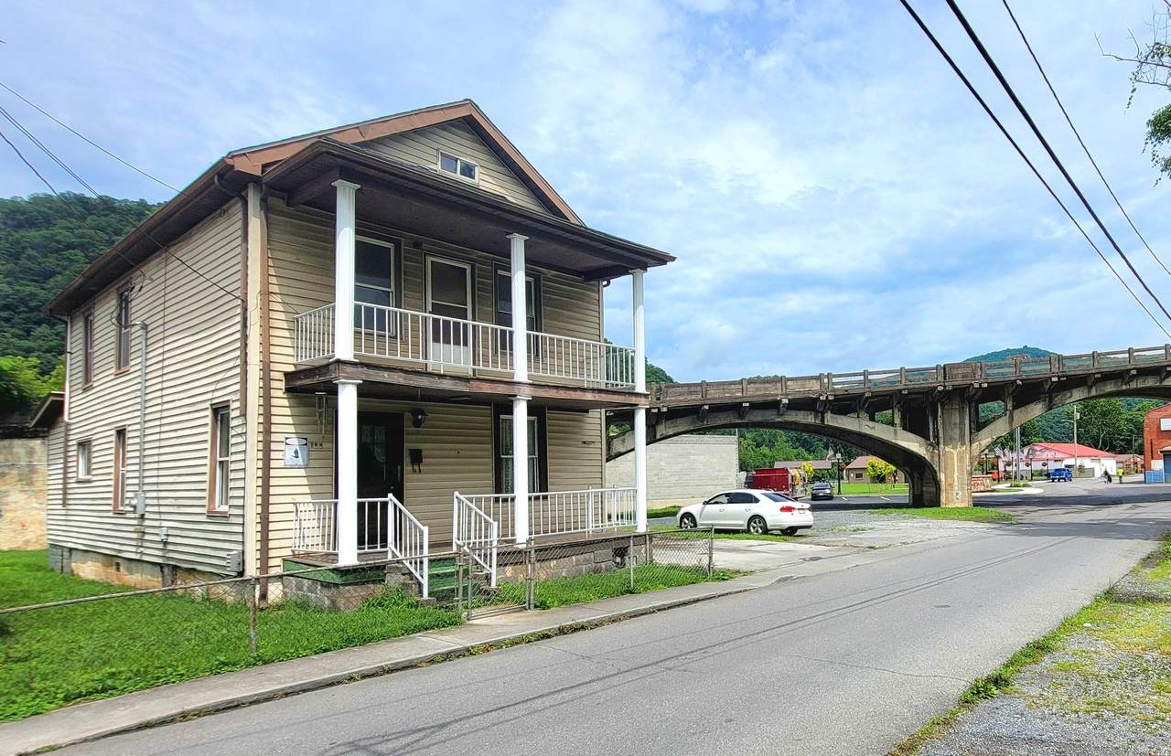 108 Grace St - Photo 1