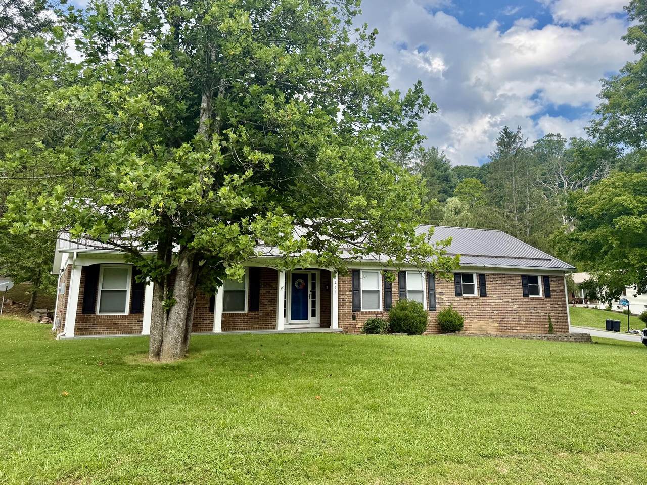 261 Terrace Dr - Photo 1