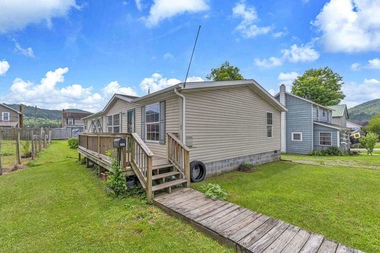 660 Kanawha Ave - Photo 1