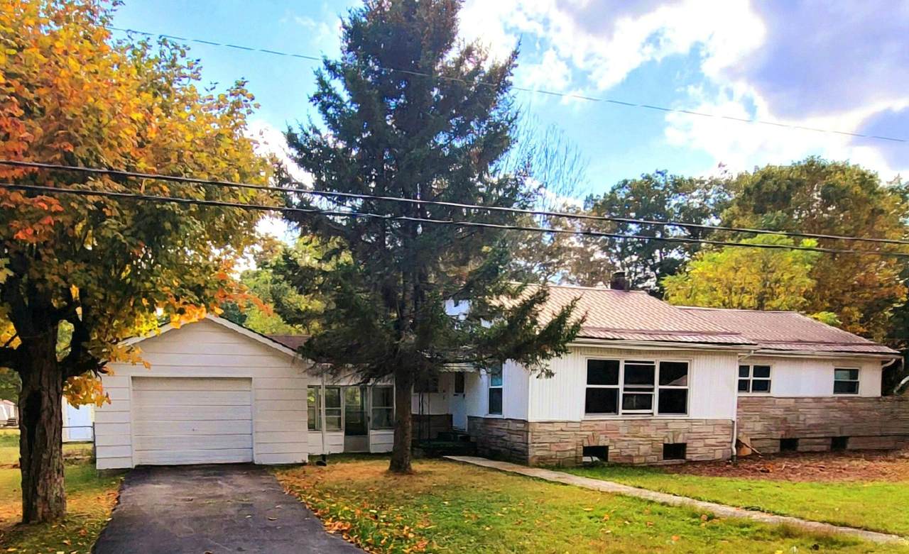 144 Monroe St - Photo 1