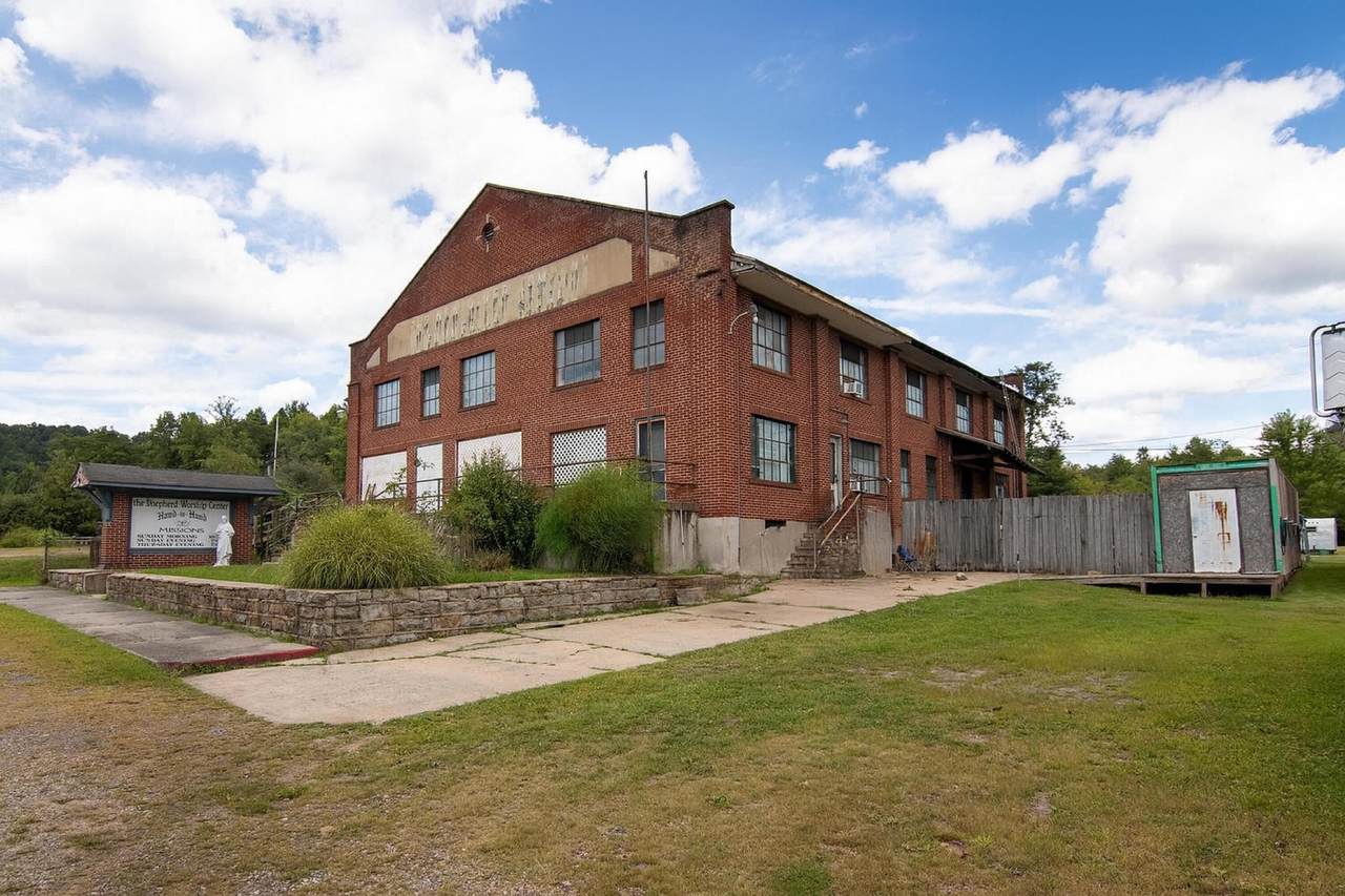 188 Buzzy St - Photo 1