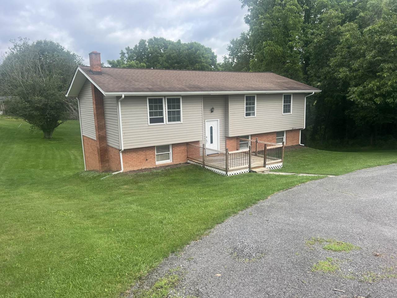 137 Northfield Dr - Photo 1