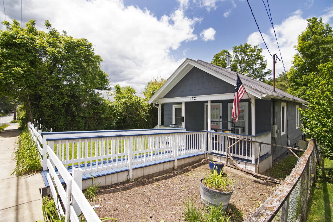 1321 Main St - Photo 1