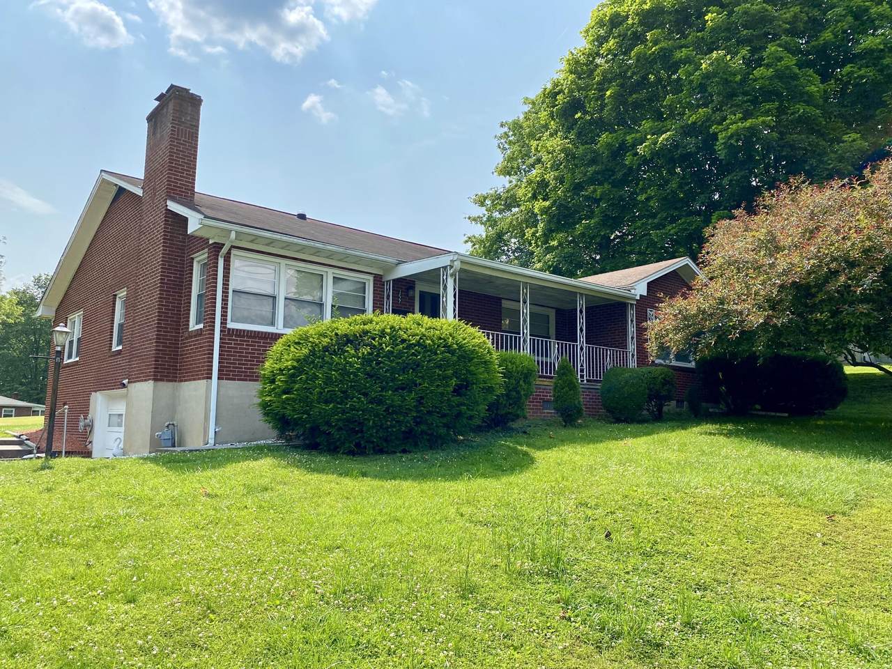 157 Walker St - Photo 1