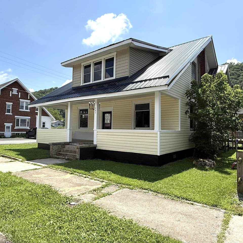 701 2nd Ave - Photo 1