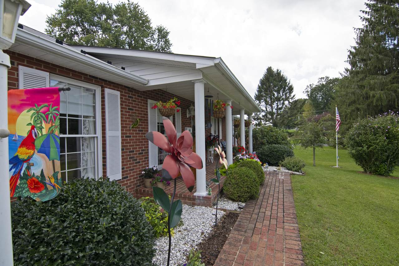 https://bt-photos.global.ssl.fastly.net/greenbrier/1280_boomver_2_26-1137-2.jpg