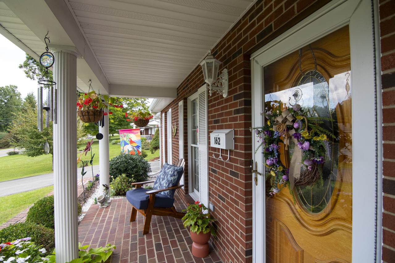 https://bt-photos.global.ssl.fastly.net/greenbrier/1280_boomver_2_26-1137-2.jpg