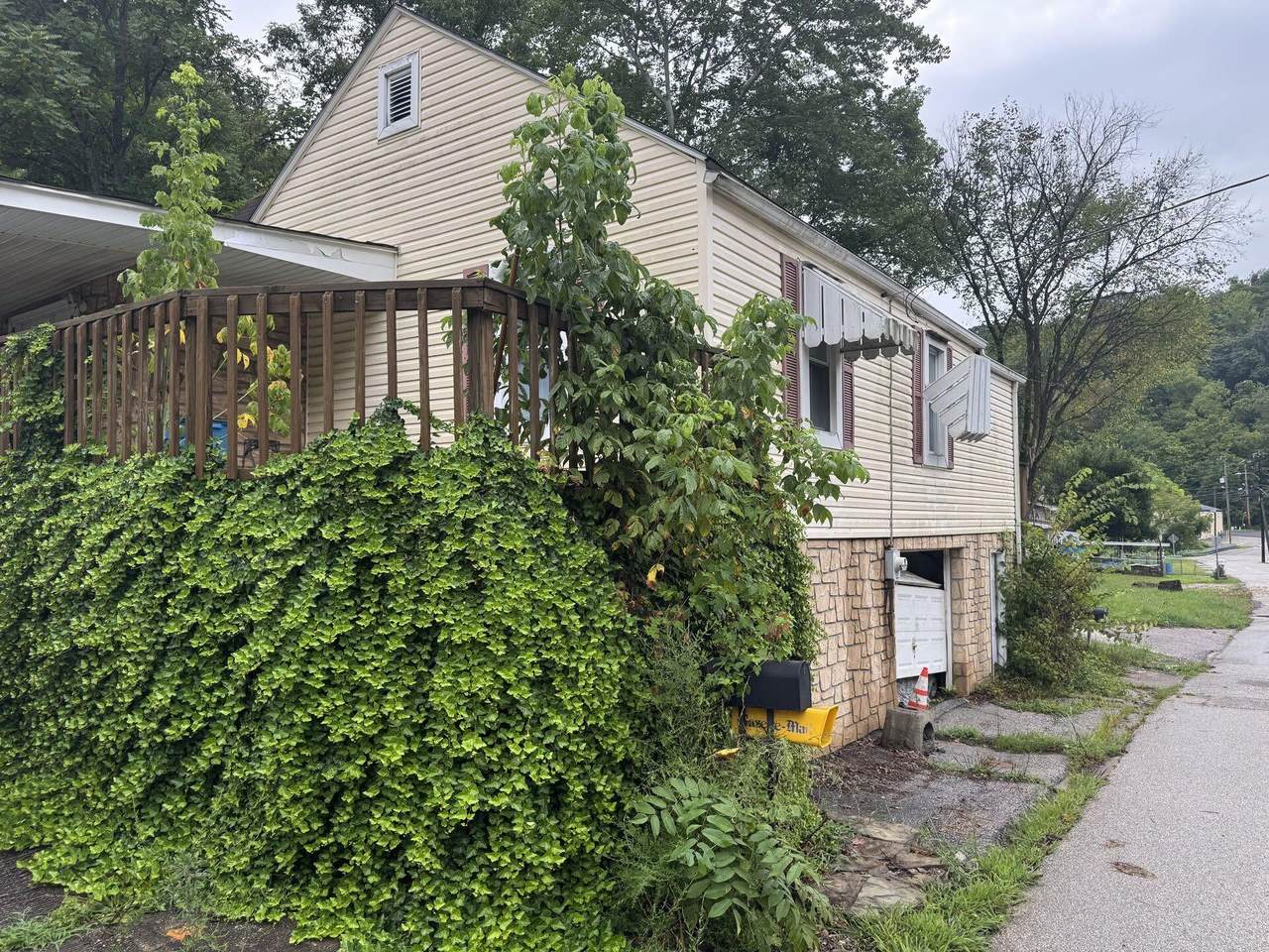 2020 Scraggs Dr - Photo 1
