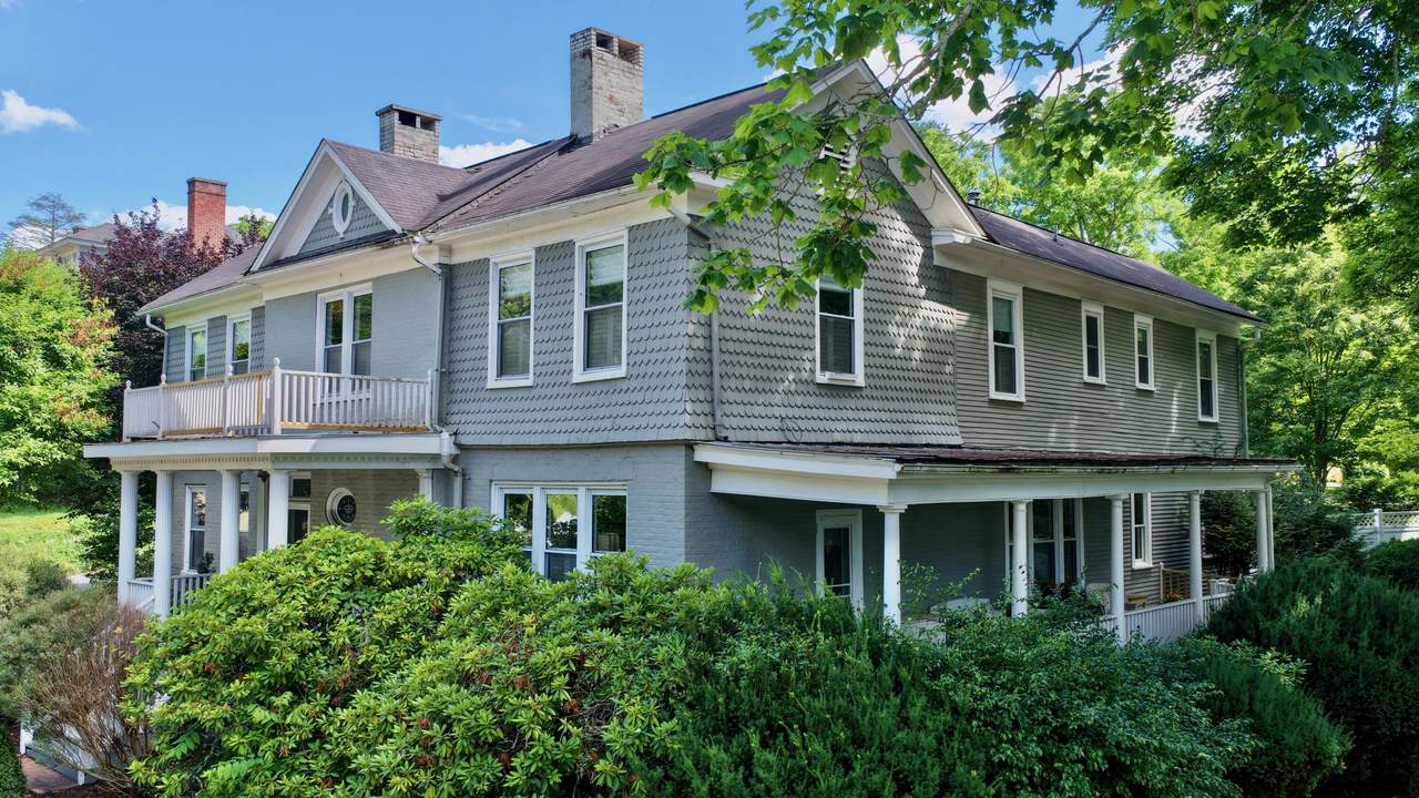 1274 Washington St - Photo 1