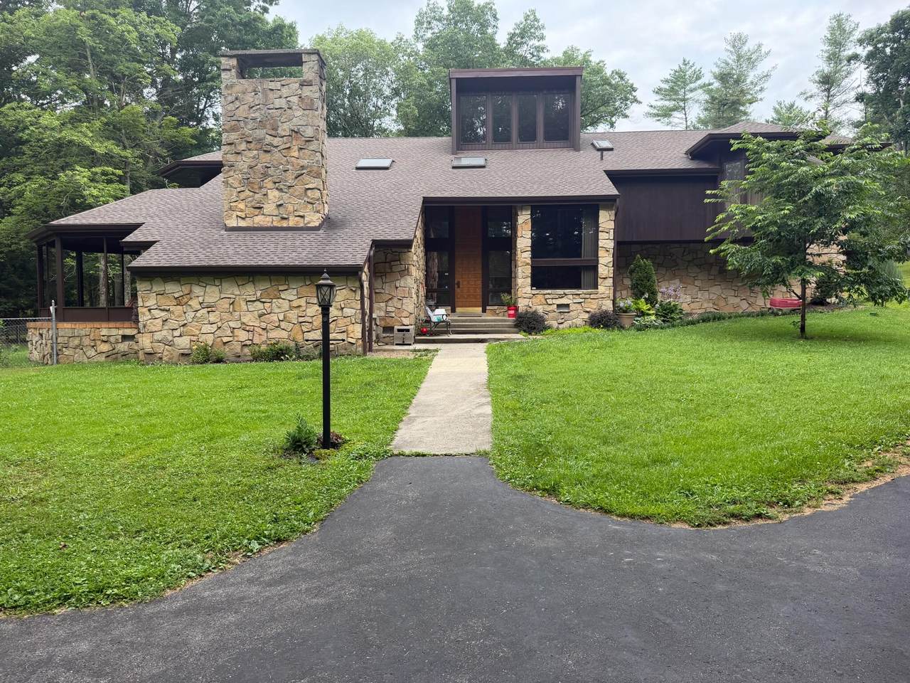 1 Woodside Dr - Photo 1