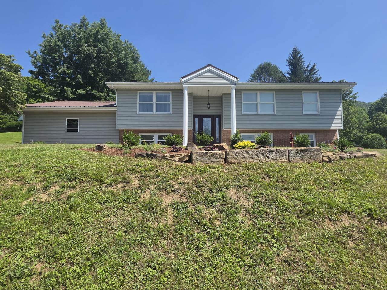 381 Pennsylvania Ave - Photo 1