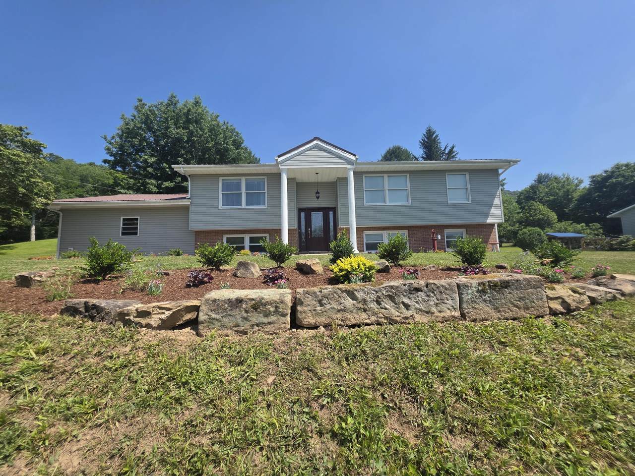 381 Pennsylvania Ave - Photo 1