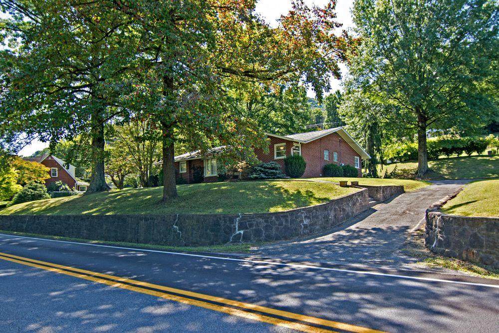 920 Greenbrier Dr - Photo 1