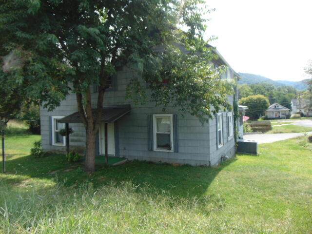 615 Pocahontas Ave - Photo 1