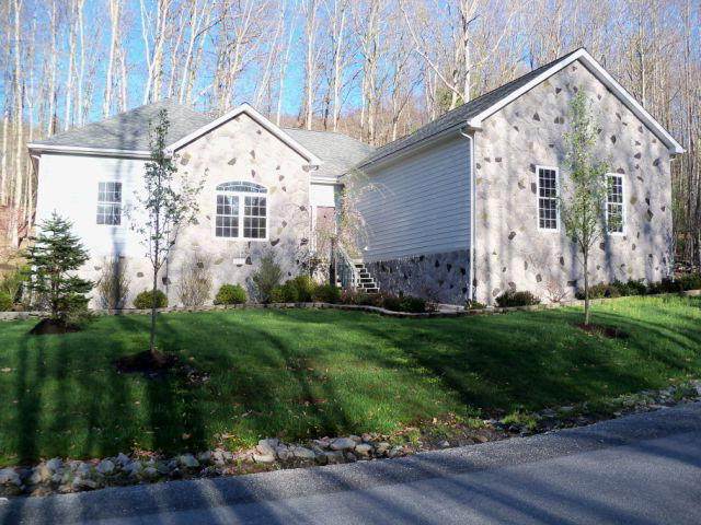 272 Edward Dr - Photo 1