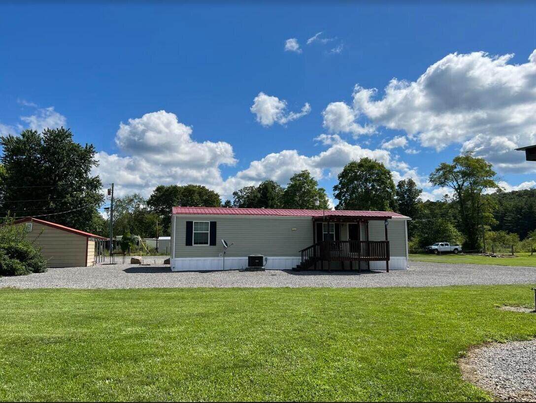 324 Roberts Ave - Photo 1