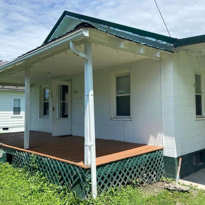 812 Pocahontas - Photo 1