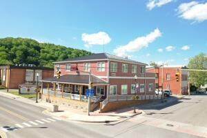 221 8th St - Photo 1