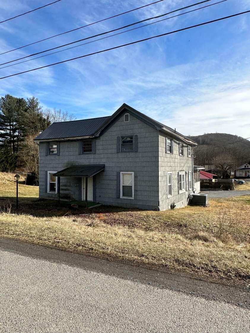 615 Pocahontas Ave - Photo 1