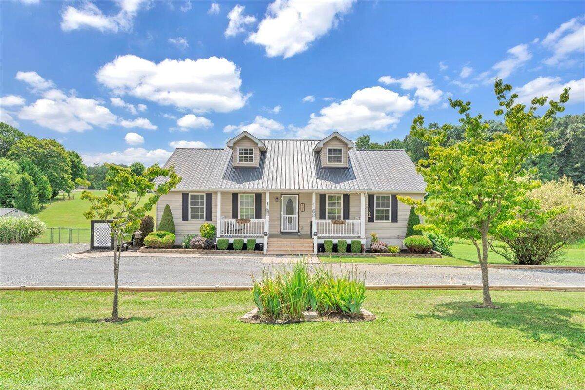 431 Persinger Ln - Photo 1