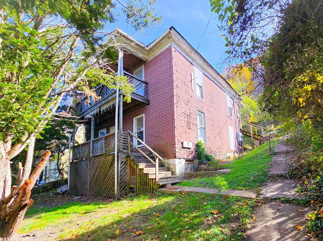 1100 Temple St - Photo 1