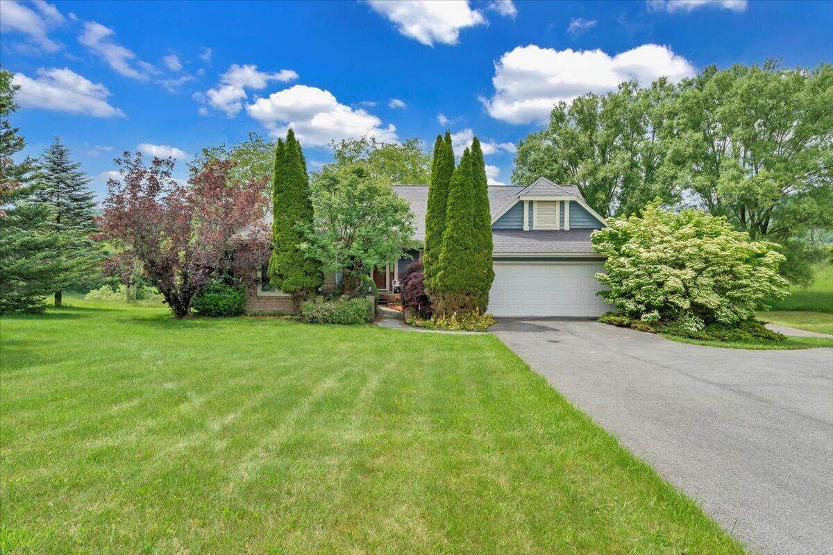 2747 Fairview Rd - Photo 1