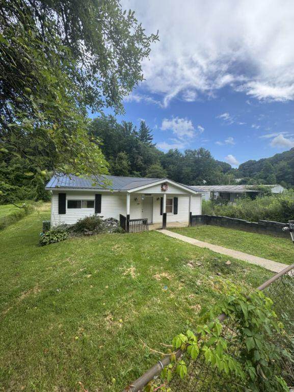 133 3rd St - Photo 1