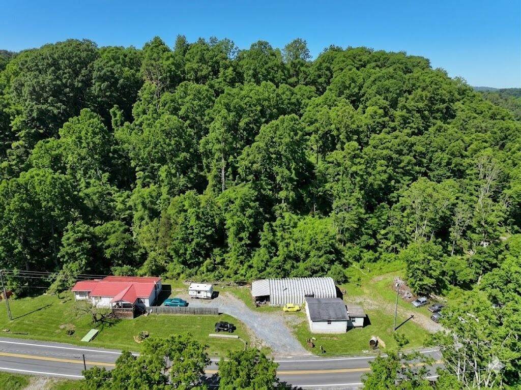 4505 Seneca Trl - Photo 1