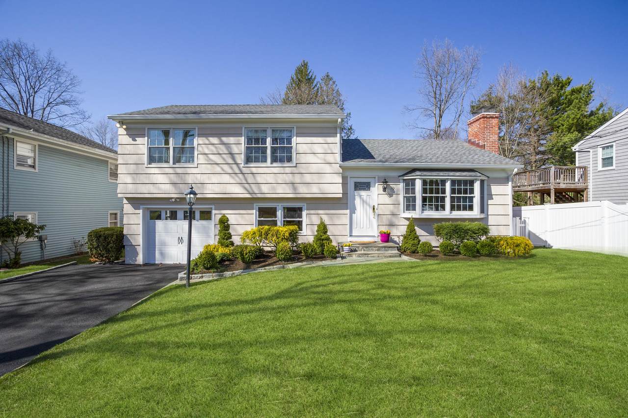19 Stuart Drive - Photo 1