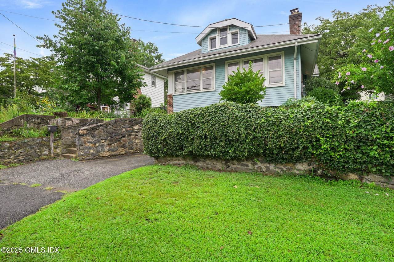 107 Pemberwick Road - Photo 1
