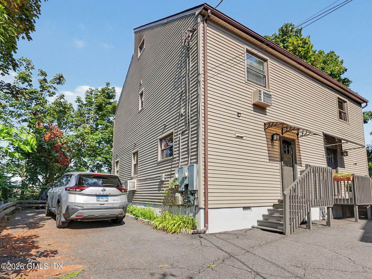 29 Division Street West - Photo 1
